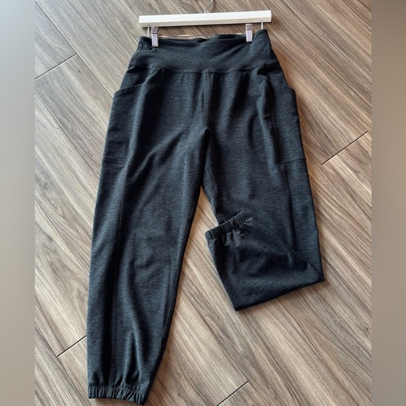 Black heathered Beyond Yoga Jogger